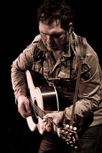 Brian Houston: Days of Pearly Spencer, days of an Irish
songsmith