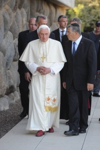 The Pope at Yad Vashem. Photo credit: Government Press Office