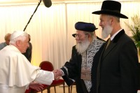 The Pope at the Heichal Shlomo synagogue. Photo credit:
Government Press Office