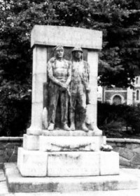 Figure 6.1. War Memorial at Llanelli. Many of those who died in
WWI would have seen the vision of the lamb and the Man of Sorrows two
weeks before the war commenced.