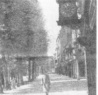 Figure 7.6. The town that stood still: local traders stop to
pray. Source: The Christian Herald, July 25th 1940